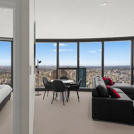 Panoramic Views & High-rise Pool And Gym