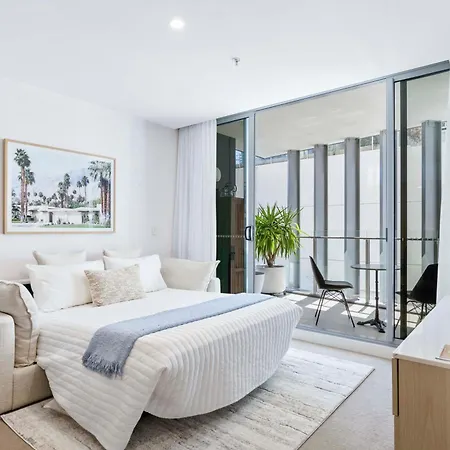 Poolside At 28 Luxe Newstead Work-relax-play Apartment Brisbane