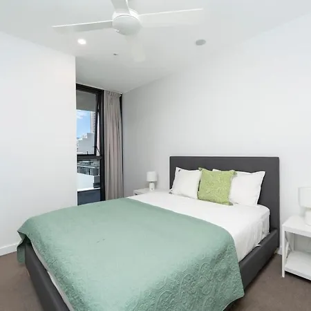 Stylish View Retreat 2b2b With Free Parking Apartment