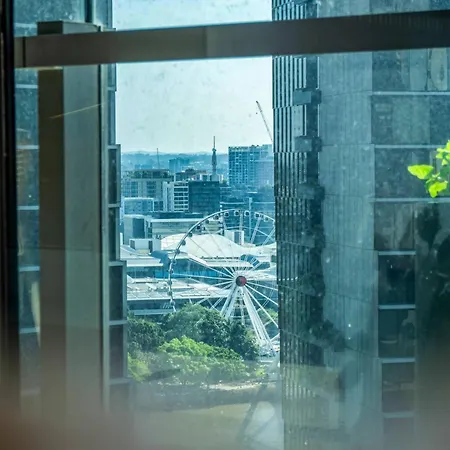 Queens Wharf Charm W/ Balcony Views - Lv 15 Brisbane