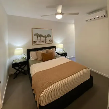 Apartment Luxe Retreat 2 Bed Unit - Airport 13mins, Free Parking, Train, Bus, Parks Nearby *