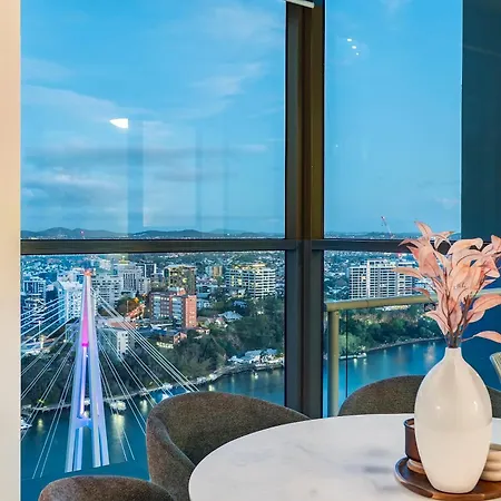 Glasshouse On Felix - Luxury With River Views, Pool And Parking | Winter Escape | Longer & Save | 1 June - 31 August Apartment