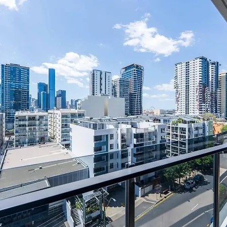 Stylish View Retreat 2b2b With Free Parking Brisbane