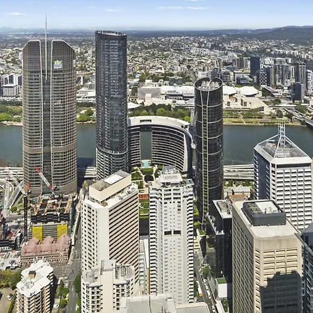 Panoramic Views & High-rise Pool And Gym Apartment