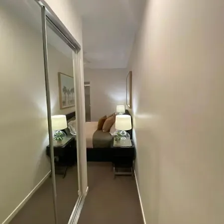 Luxe Retreat 2 Bed Unit - Airport 13mins, Free Parking, Train, Bus, Parks Nearby Apartment