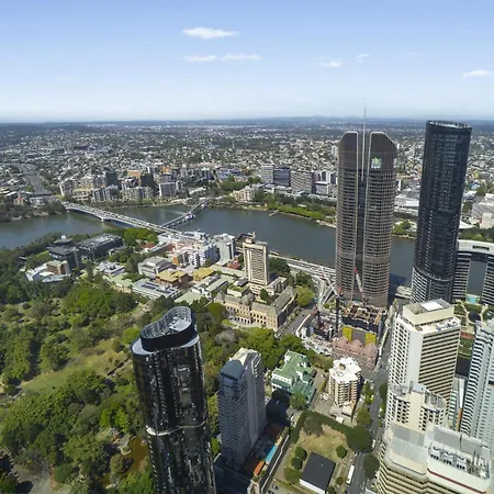 Panoramic Views & High-rise Pool And Gym Apartment Brisbane