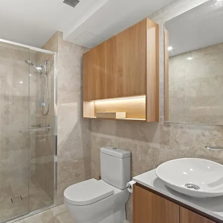 Panoramic Views & High-rise Pool And Gym Apartment Brisbane