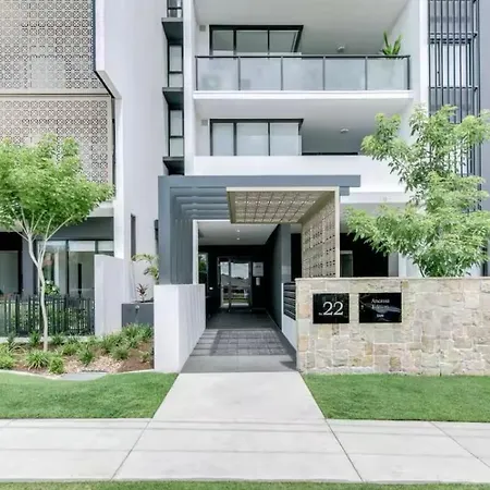 Luxe Retreat 2 Bed Unit - Airport 13mins, Free Parking, Train, Bus, Parks Nearby * Brisbane