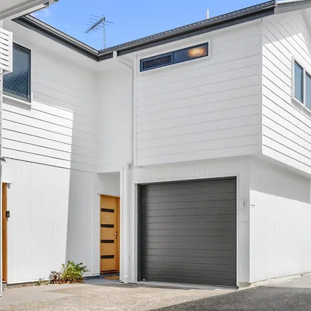 Peaceful 3br 2ba With Parking Near Airport And Cbd Apartment Brisbane