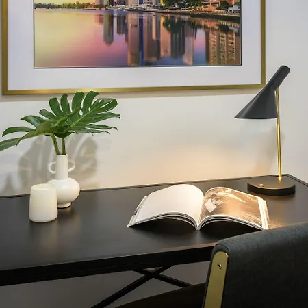 Meriton Herschel Street, 5* Brisbane