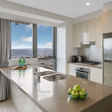Meriton Adelaide Street, Hotel 5*
