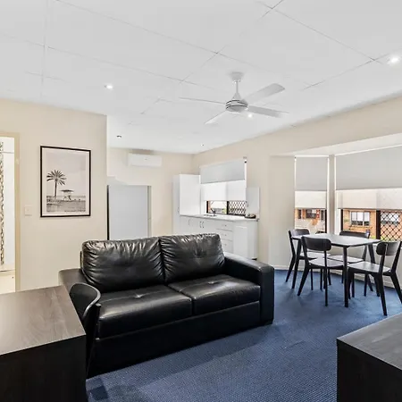 Quality Robertson Gardens Hotel 4*