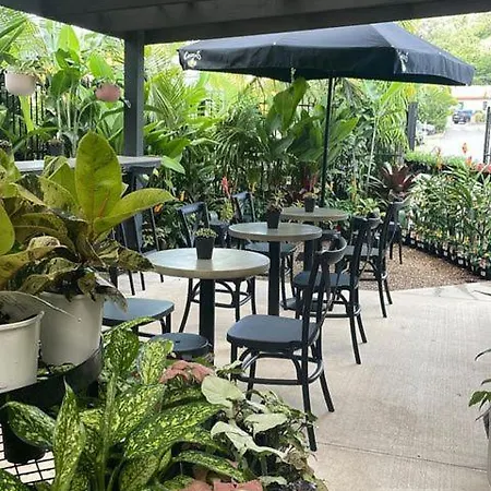 Jacaranda House Garden Apartment *