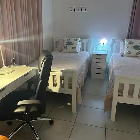 Uq Big 2 Bed For 2 People Q1 Homestay