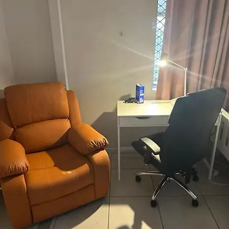 Uq Big 2 Bed For 2 People Q1 Homestay