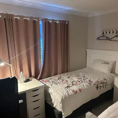 Uq Big 2 Bed For 2 People Q1 *