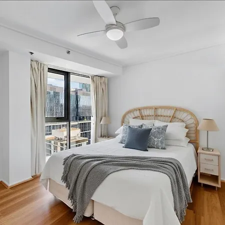 Centre Cbd - Pool Gym - Water View - Sleep 4 *
