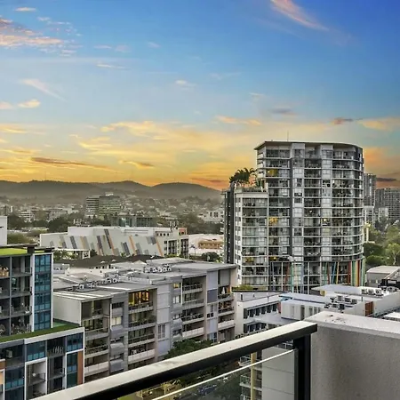 Stylish 2br In Soda Views Parking Apartment