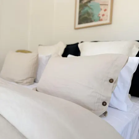 Apartment Penthouse Spot - Sleep 8 - Free Parking - 4km Cbd *