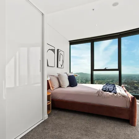 Apartment Skytower - 81st Floor, & River Views, Free Car Parking
