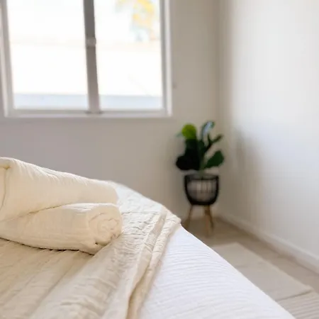 Penthouse Spot - Sleep 8 - Free Parking - 4km Cbd *