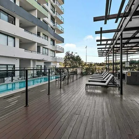 Stylish 2bdr Nundah With Golden Sunsets *