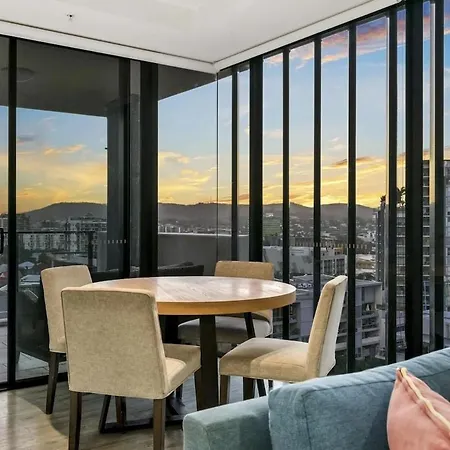 Stylish 2br In Soda Views Parking *