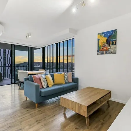 Stylish 2br In Soda Views Parking Apartment