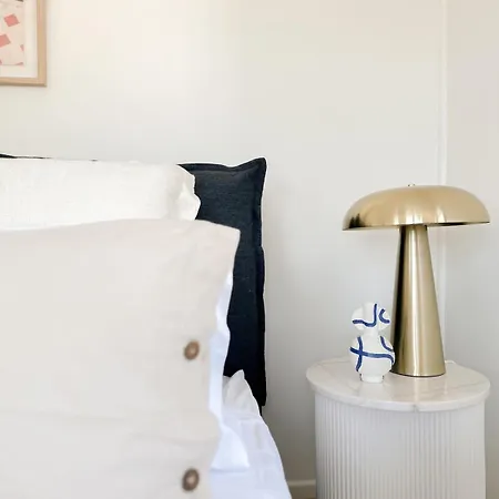 Apartment Penthouse Spot - Sleep 8 - Free Parking - 4km Cbd