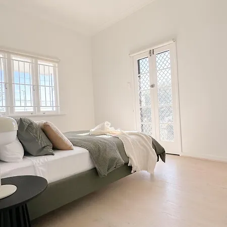 Penthouse Spot - Sleep 8 - Free Parking - 4km Cbd