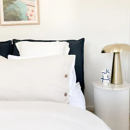 Apartment Penthouse Spot - Sleep 8 - Free Parking - 4km Cbd