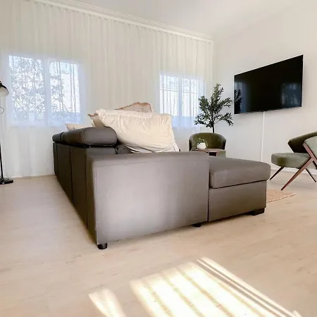 Apartment Penthouse Spot - Sleep 8 - Free Parking - 4km Cbd