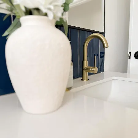 Apartment Penthouse Spot - Sleep 8 - Free Parking - 4km Cbd
