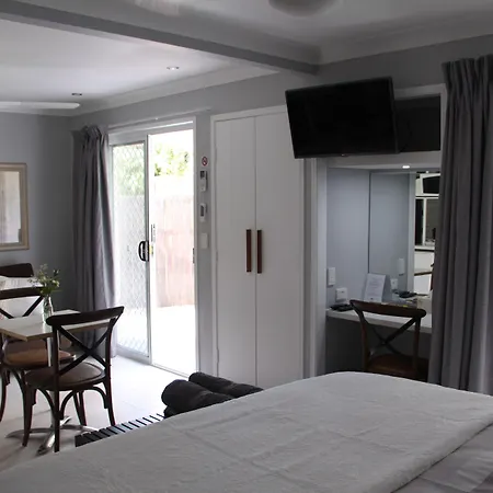 Bed & Breakfast Paperbark