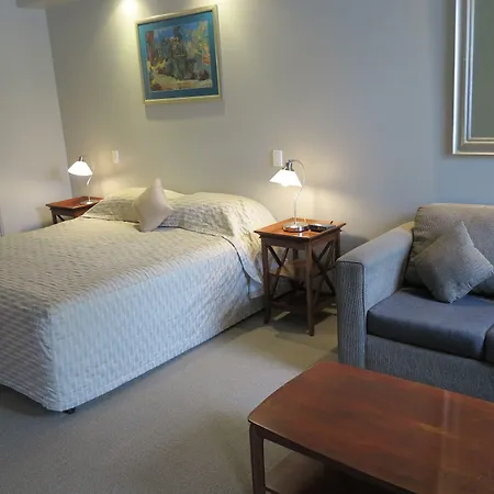 Shangri-la Gardens Motel