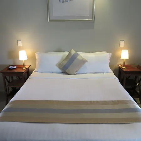 Shangri-la Gardens Motel 4*