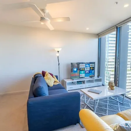 Lvl 23 Spire Infinity Pool Netflix Wifi Carpark By Stylish Apartment