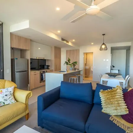 Lvl 23 Spire Infinity Pool Netflix Wifi Carpark By Stylish Apartment
