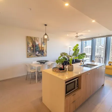 Lvl 23 Spire Infinity Pool Netflix Wifi Carpark By Stylish Apartment *
