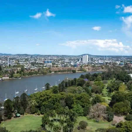 Apartment L19 Spacious Apt, Wi-fi, Parking By Stylish