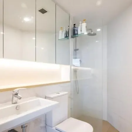 L19 Spacious Apt, Wi-fi, Parking By Stylish Apartment