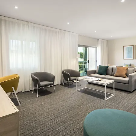 Quest Eight Mile Plains Aparthotel 5*