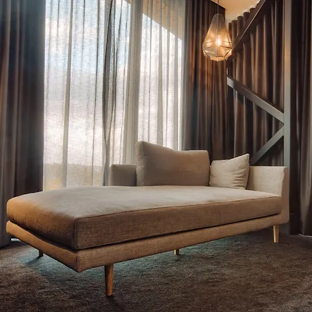 Eatons Hill 4* Brisbane