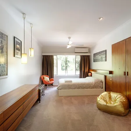 Spacious Hideaway Retreat, Brookfield, Brisbane