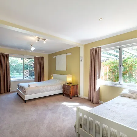 Spacious Hideaway Retreat, Brookfield, *
