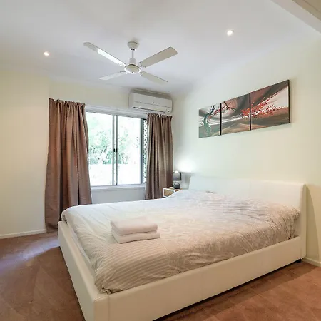 Spacious Hideaway Retreat, Brookfield, Brisbane