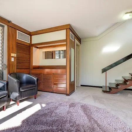 Spacious Hideaway Retreat, Brookfield, Holiday home Brisbane