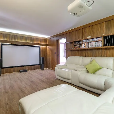 Spacious Hideaway Retreat, Brookfield, Holiday home Brisbane