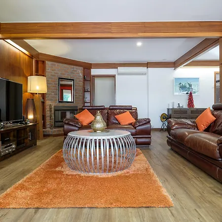 Spacious Hideaway Retreat, Brookfield, Brisbane