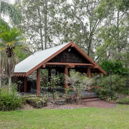Spacious Hideaway Retreat, Brookfield, Holiday home Brisbane
